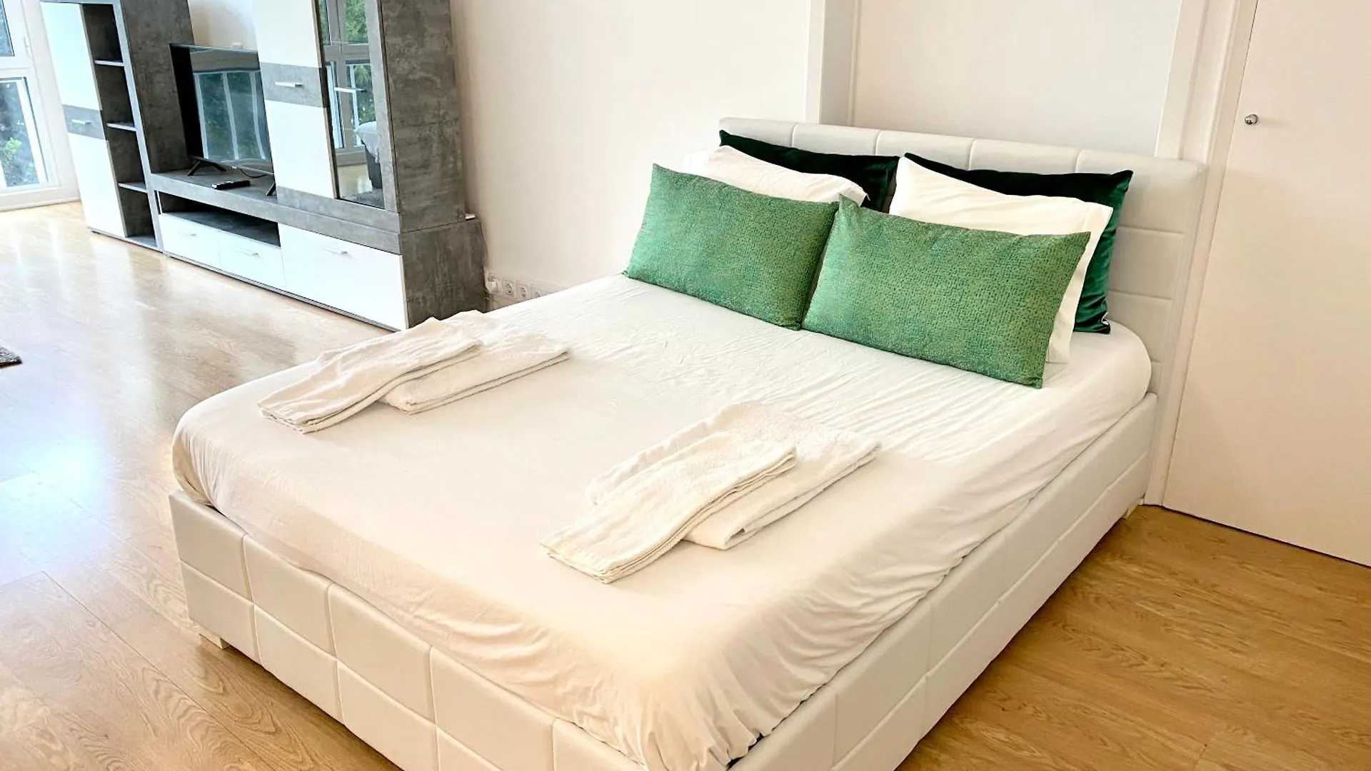 Apartamento Estoril 2 & 5- Beach Side Casino Garden Studio